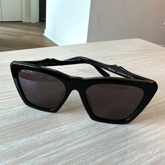 Illesteva Accessories - illesteva Lisbon Sunglasses